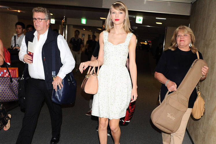 Taylor swift pushy momager