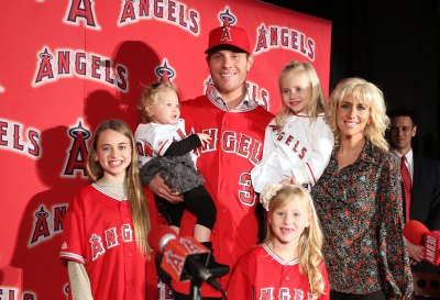 Josh Hamilton pleads guilty to misdemeanour in daughter-assault case