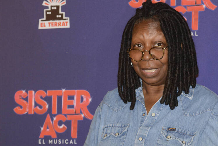 Whoopi goldberg bra wtf