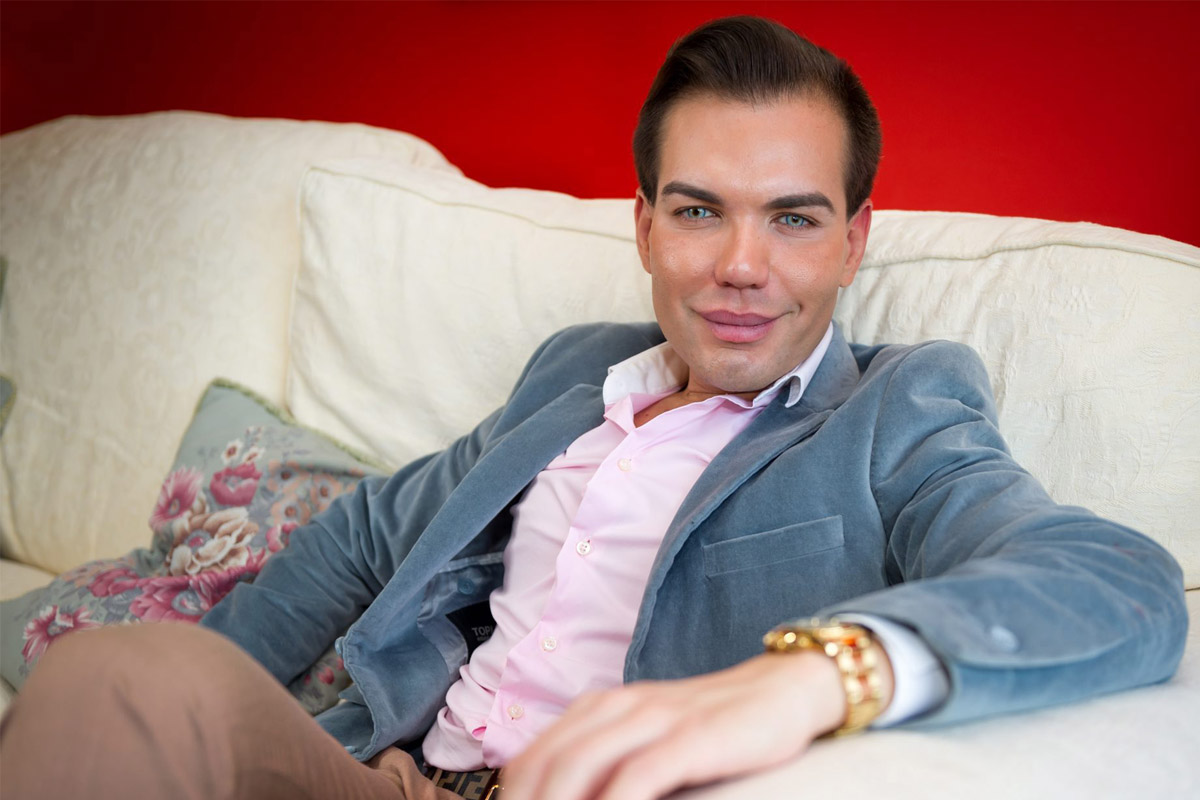 Rodrigo Alves showcases the results of her latest surgery in a