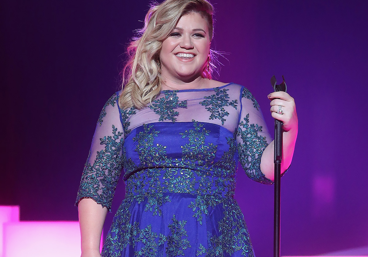 Kelly Clarkson Makes Surprise Pregnancy Announcement In Touch Weekly
