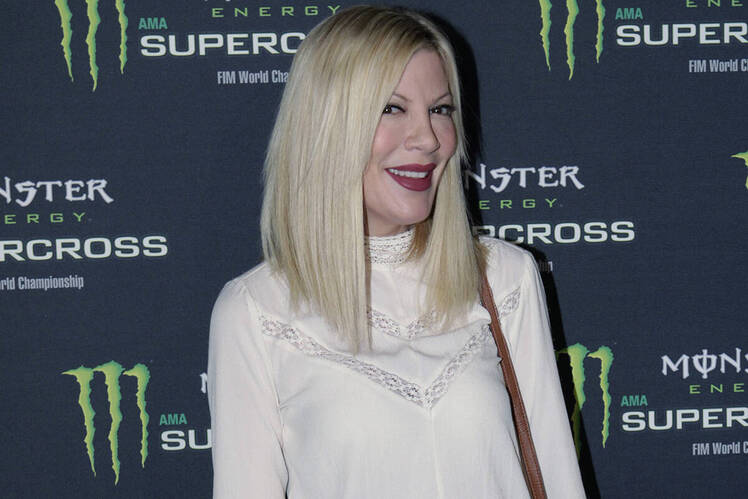 Tori spelling