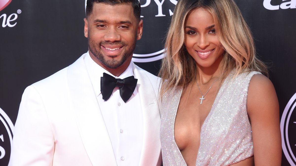 Russell Wilson shares sweet family photo with wife Ciara, their kids - Good  Morning America