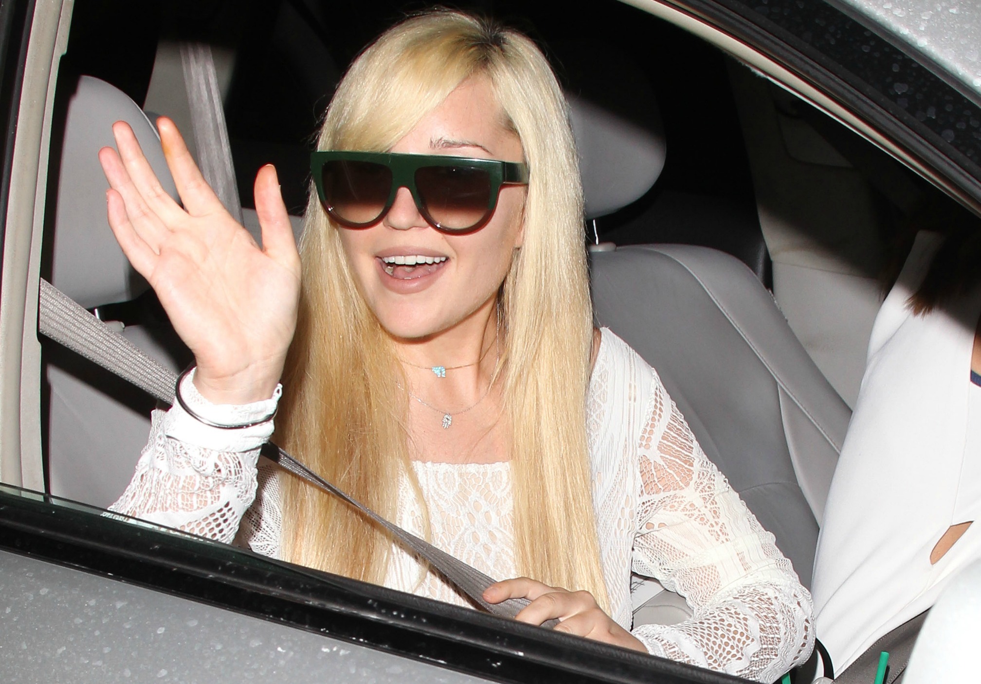 Amanda Bynes Denies Rumors That Shes Pregnant And Engaged In Touch Weekly 4579