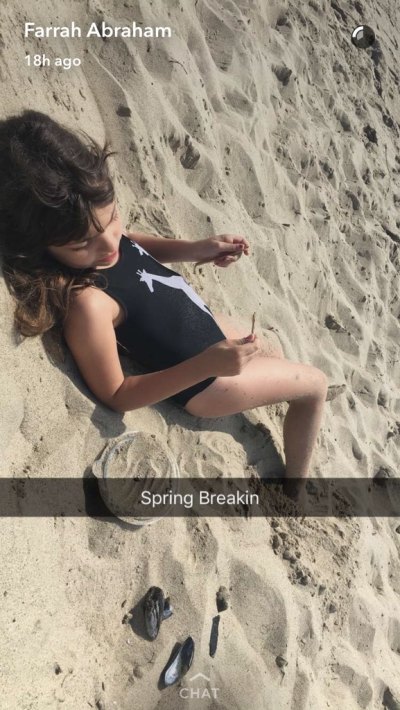 Hot Housewife Nude Beach - Farrah Abraham Snaps Daughter Sophia Lounging on the Beach â€” See the Pic