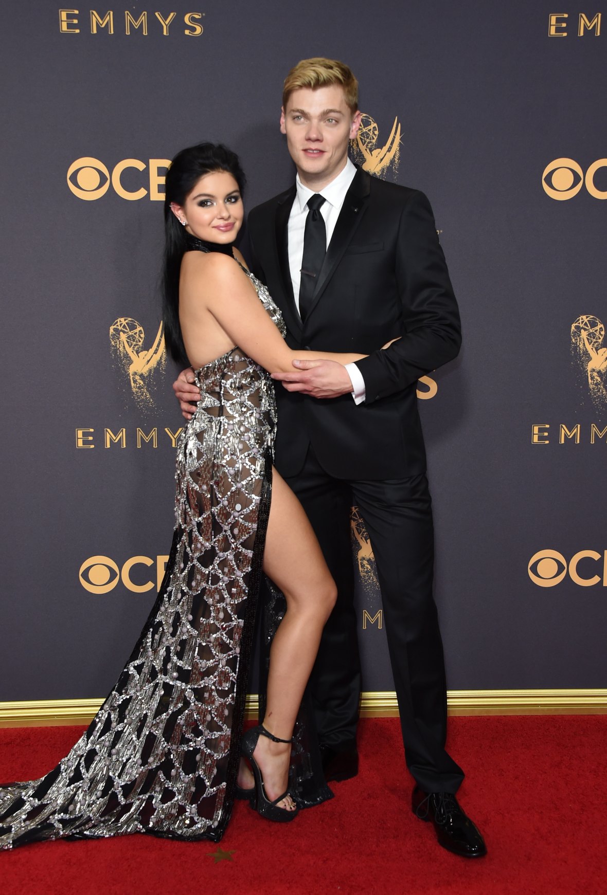 1180px x 1741px - Ariel Winter's 2017 Emmys Red Carpet Look Is Turning Heads â€” See Here