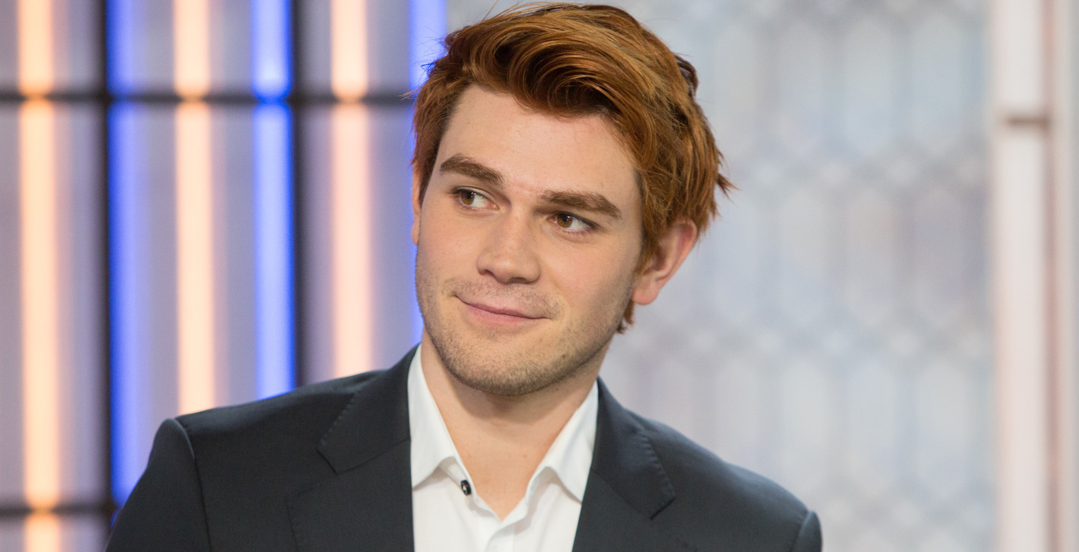 Kj Apa Scar Find Out How The Riverdale Star Got Injured