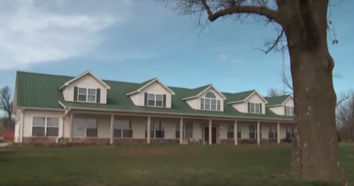 duggar-house-tour-inside-all-the-homes-owned-by-the-duggars