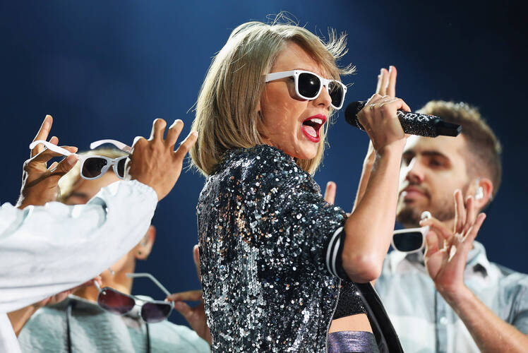Taylor swift stadium tour 2