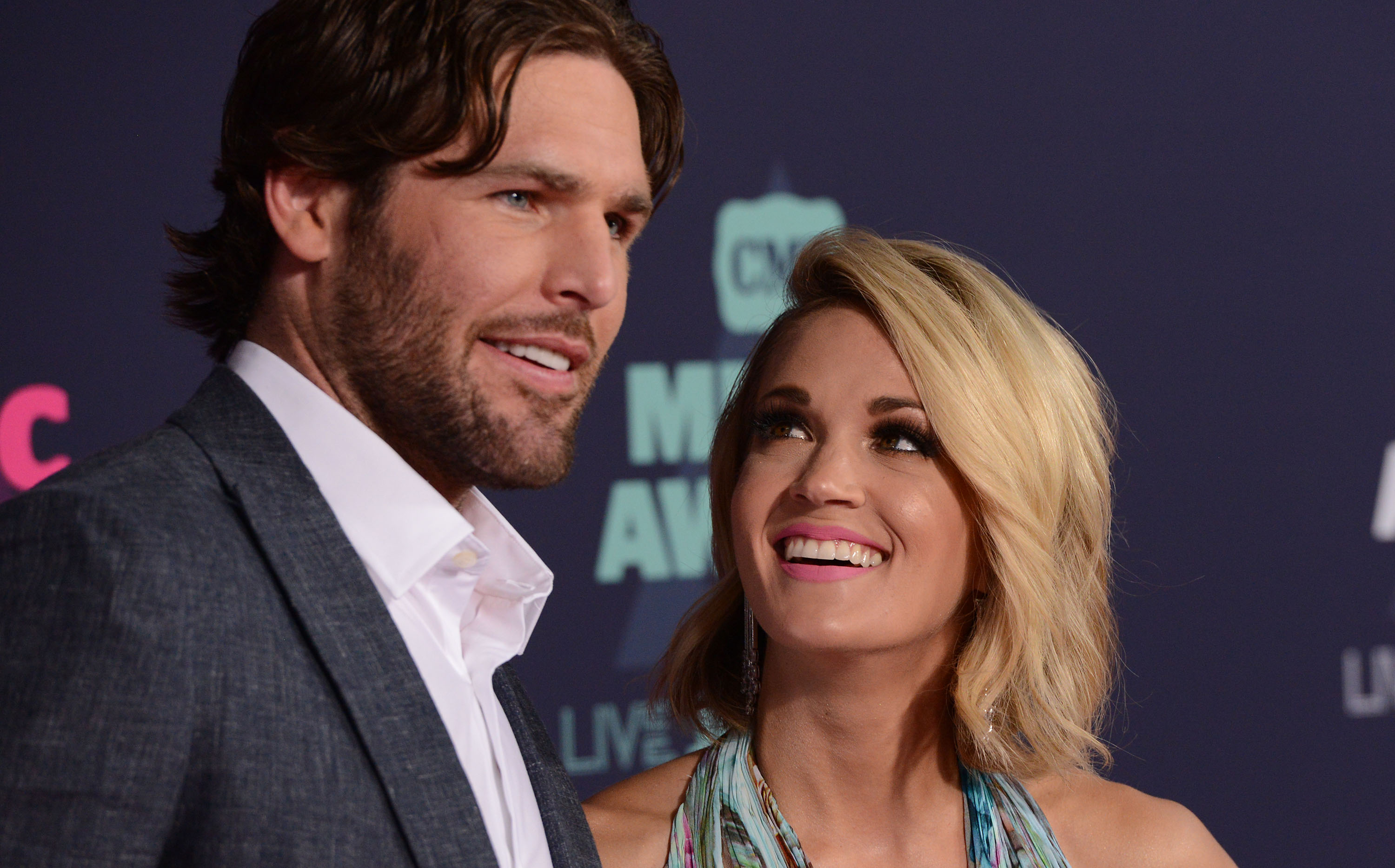 3000px x 1867px - Friends Think Carrie Underwood and Mike Fisher Are Pregnant With Twins!