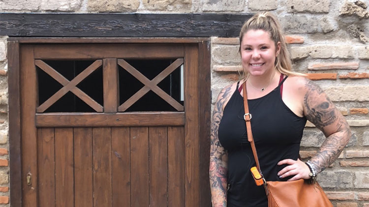 Photoshopped Birth Porn - Teen Mom 2 Star Kailyn Lowry Accused of Photoshopping Bikini Picture