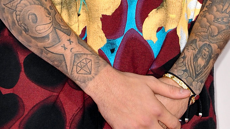 Justin Bieber S Selena Gomez Tattoo Is Still On His Arm Even Though He S Engaged To Hailey Baldwin