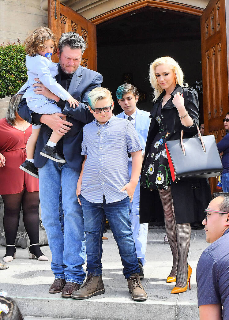 gwen stefani and blake shelton with kids