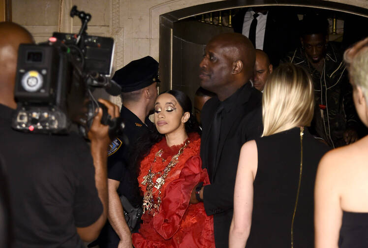 cardi b leaves nyfw party with head bump after nicki minaj fight