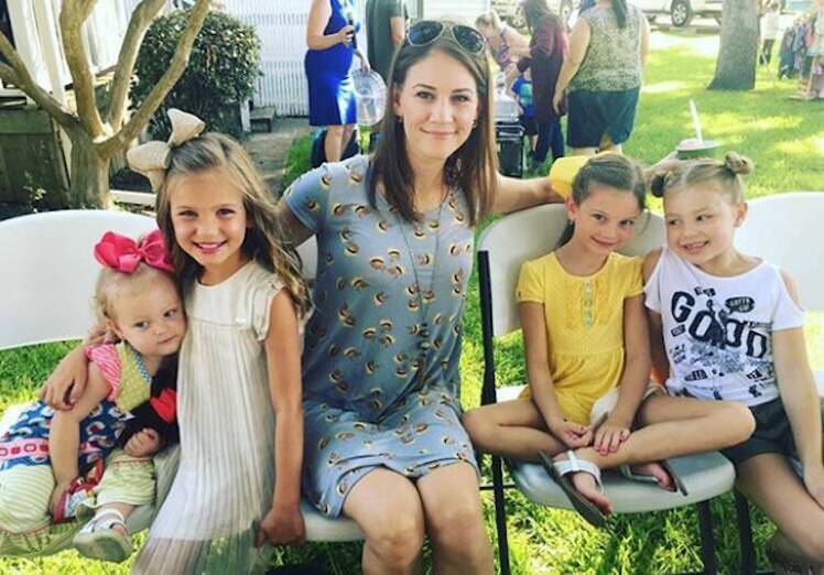 Danielle Busby from OutDaughtered with her daughters