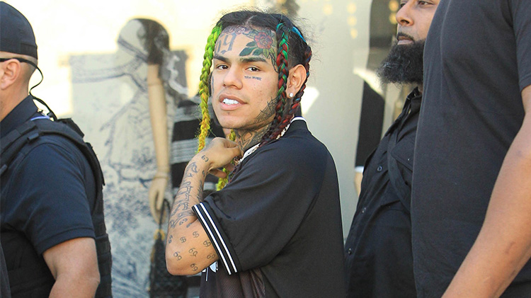 Tekashi69s Girlfriend Jade Gets Tattoo Of His Face