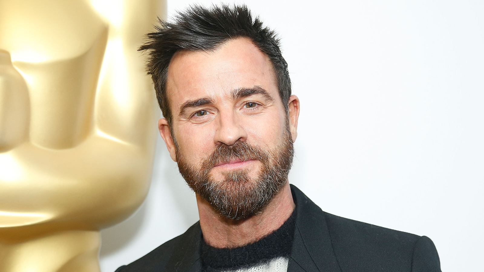 Justin Theroux Credits Smoking Weed for 'All in the Family' Live | In ...