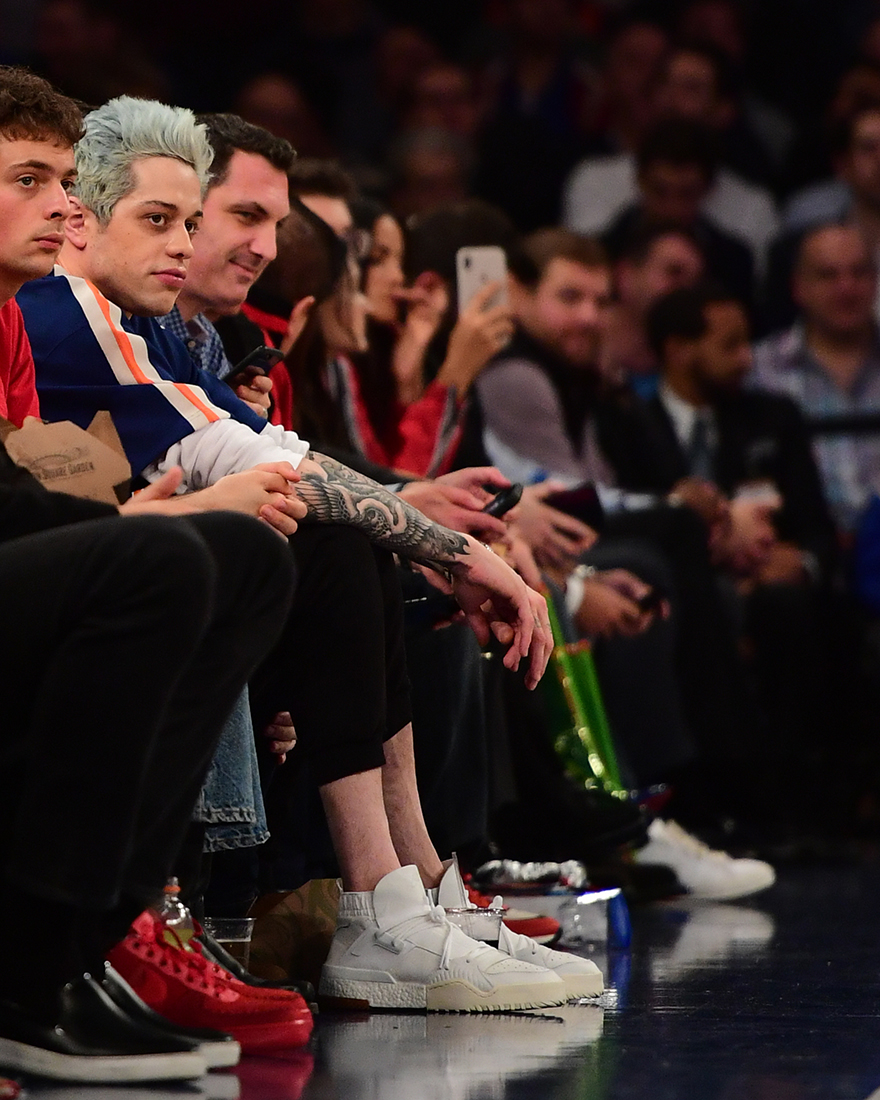 Pete Davidson appears to push away overzealous Knicks fan