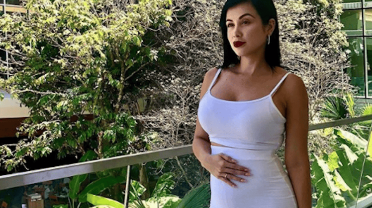 paola mayfield with hand on belly