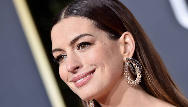 Anne Hathaway gave up drinking for 18 years for her son