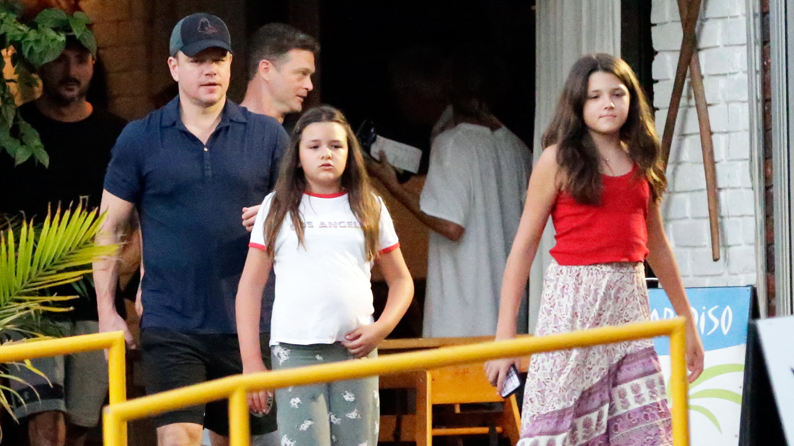 Matt Damon Takes His Daughters Out For Pizza In Australia Pics
