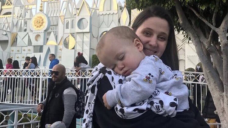 Jackson Roloff Eats With a Fork
