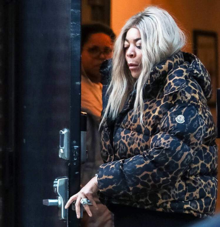 Wendy Williams looks tired leaving the Sober house where she looks for addiction treatment