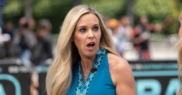 Kate Gosselin Stare With Open Mouth in Blue Dress