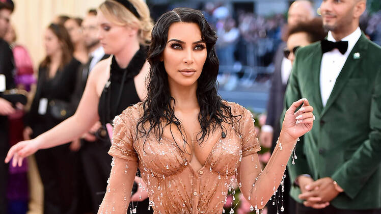 Did Kim Kardashian Remove Ribs To Fit Into Her Met Gala Dress?