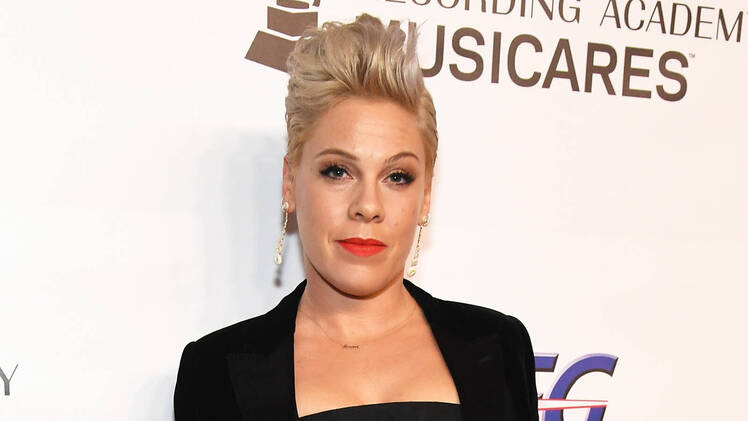 Pink Slams Fans Kids Running Holocaust Memorial