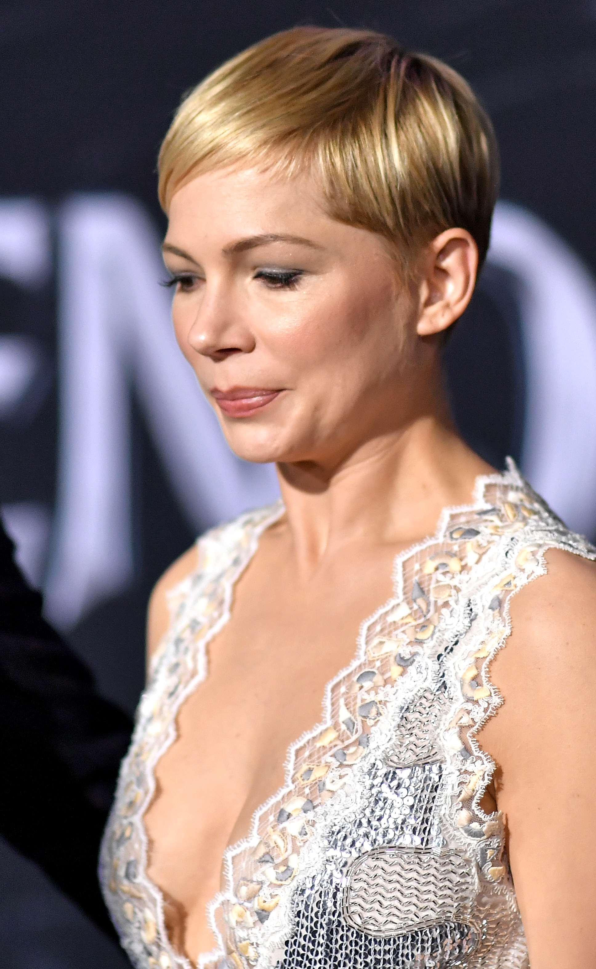 Oh Look at That. Michelle Williams' Hair Is Growing Out Nicely. - Racked
