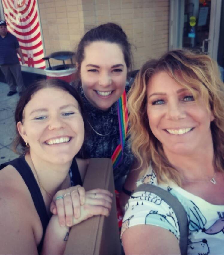 meri brown with daughter mariah and audrey kriss selfie