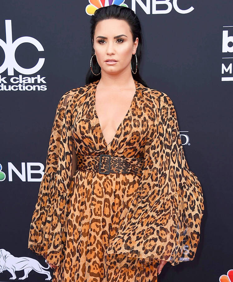 Demi Lovato Mourns Friends Death
