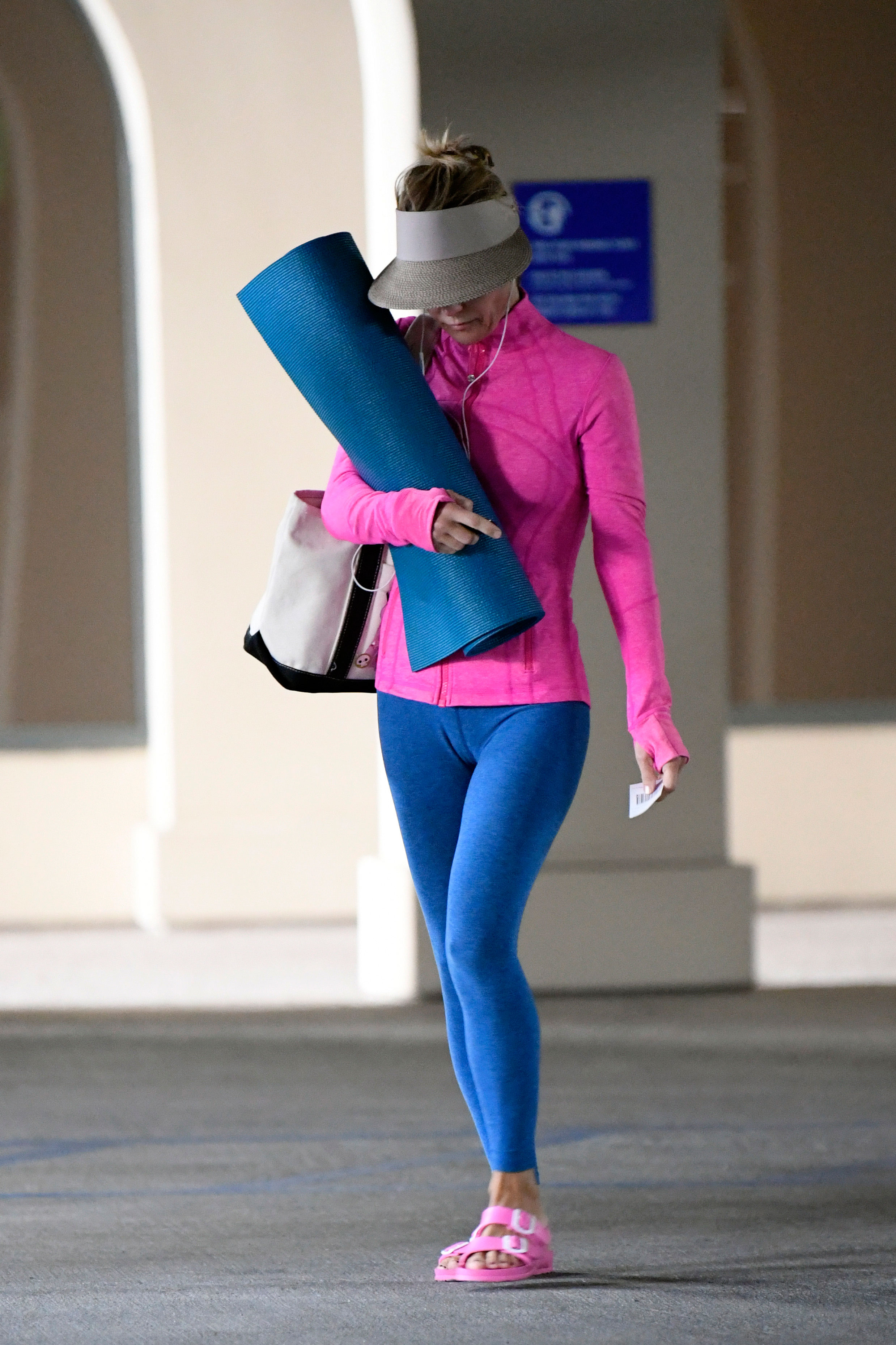 Lori Loughlin Enjoys Yoga as She Waits for Court Date: Photos