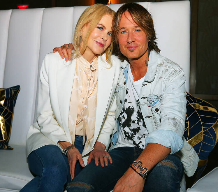 Nicole Kidman Keith Urban Cuddle Up During Recent Event