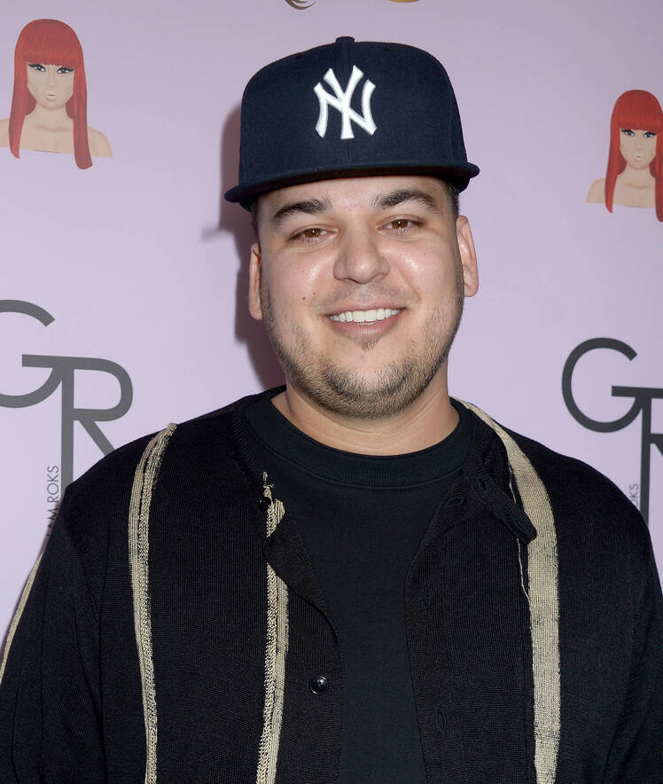 Rob Kardashian Wearing a Yankee Hat With a Black Sweatshirt