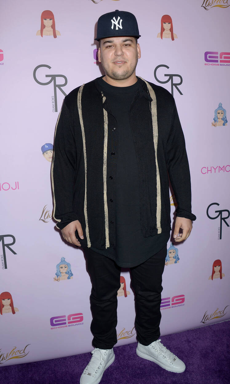 Rob Kardashian Wearing a Black Outfit With a Cap