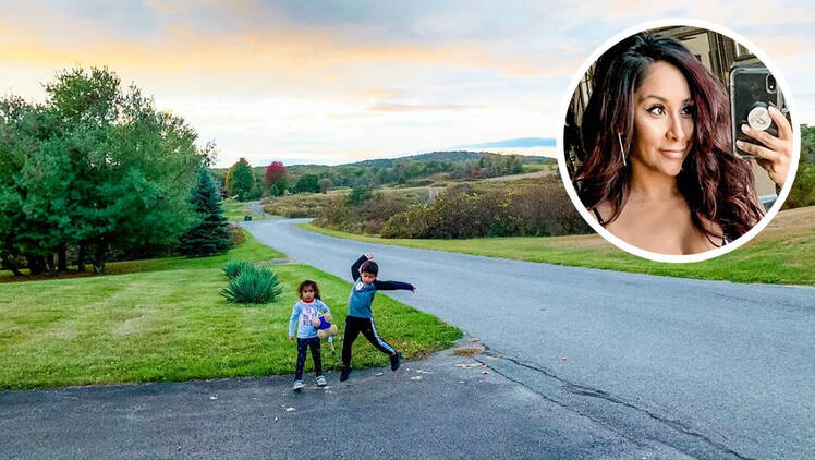 Snooki's Kids Playing Outside; Snooki Mirror Selfie