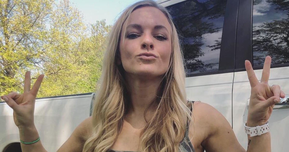 Teen Mom Mackenzie McKee looks almost unrecognizable with huge pout and  very chiseled face in new selfie