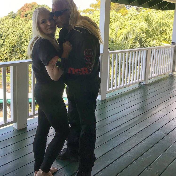 duane chapman kissing beth chapman as she looks at the camera