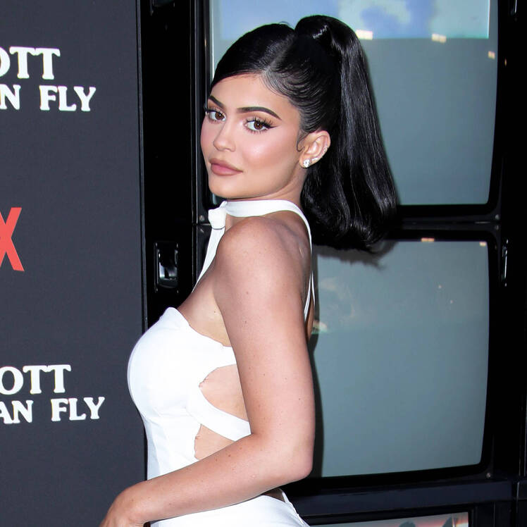 Kylie Jenner Slammed Texting Driving