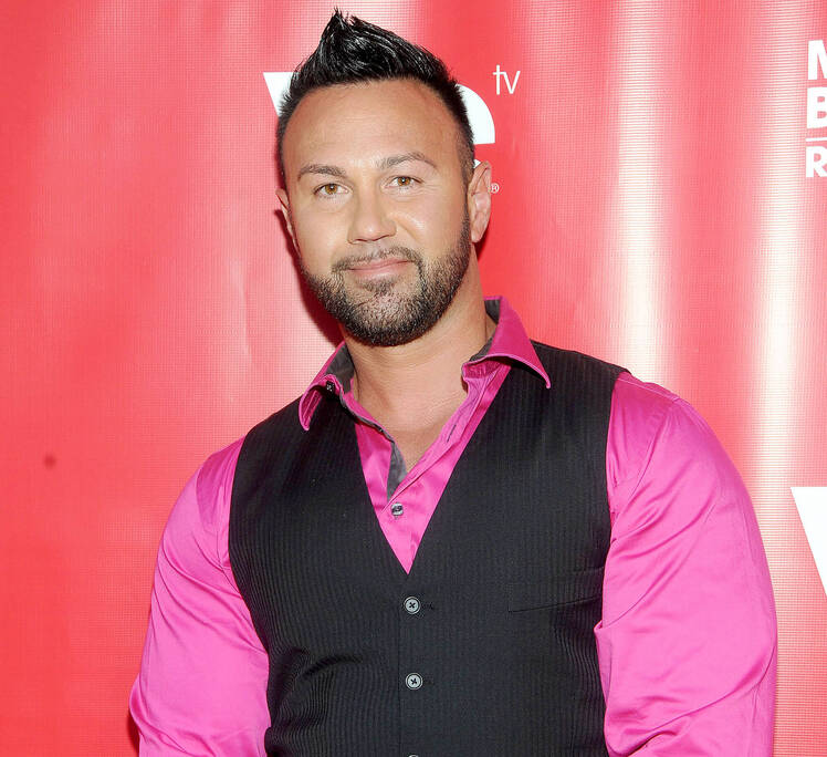 Roger-Mathews-Claps-Back-at-Daddy-Shaming-Trolls-2