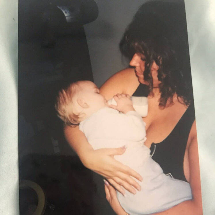Bonnie Jo Celebrates 21st Birthday With Tribute to Late Mother Beth