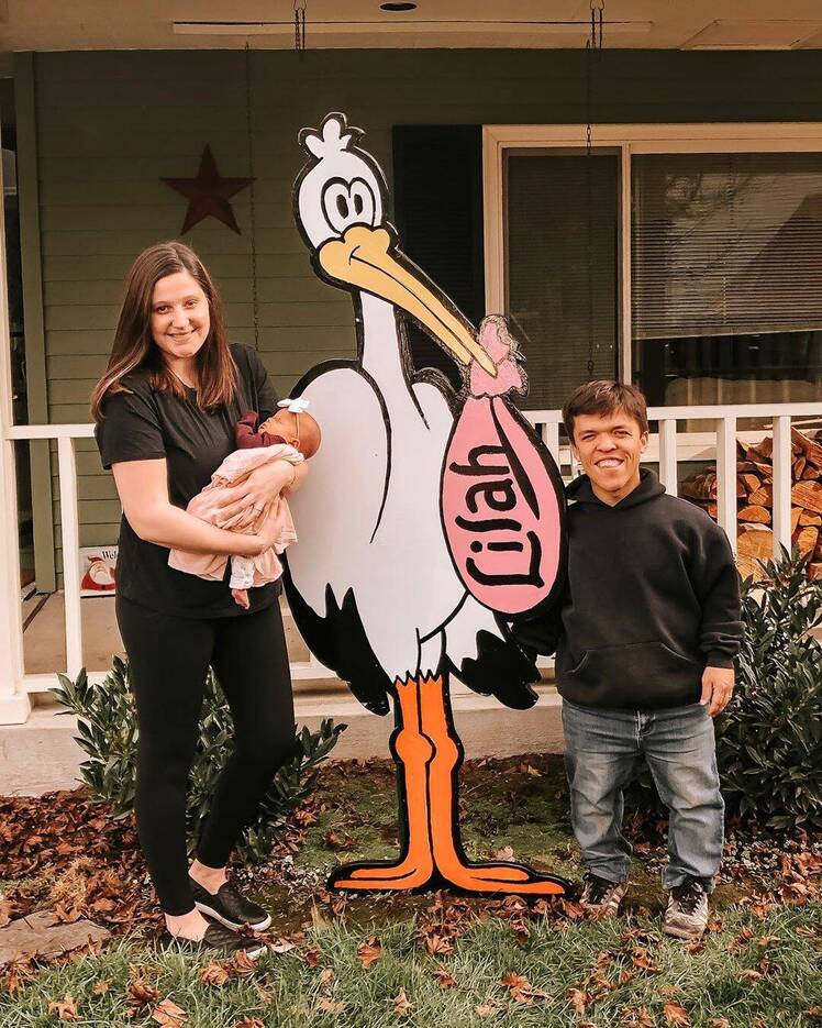 Tori Roloff Holding Daughter Lilah Ray With Husband Zach
