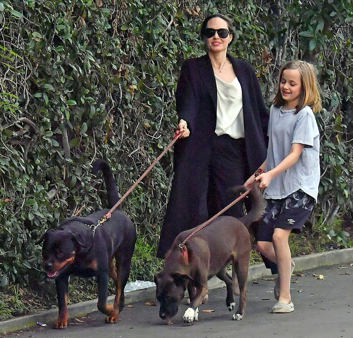 Angelina Jolie & Vivienne: Photos Of Actress With Her Daughter – Hollywood  Life