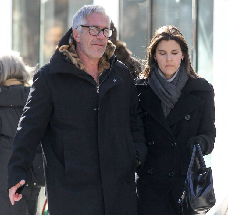 Jeffrey Epstein Walking With Sarah Kellen
