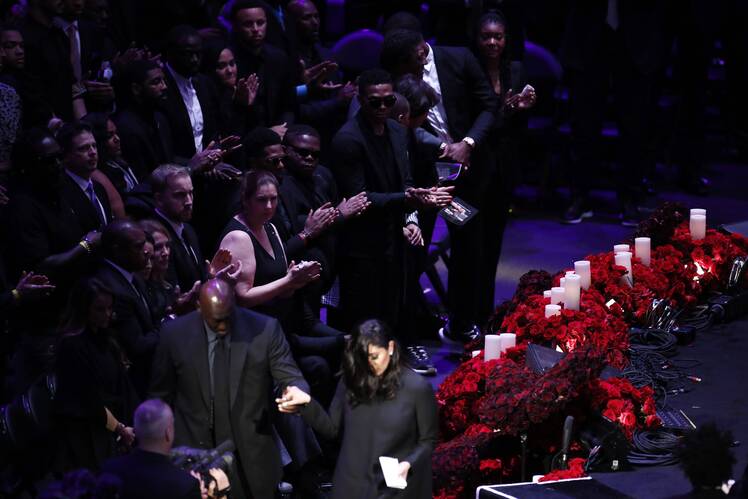 Vanessa Bryant With Michael Jordan at the Memorial