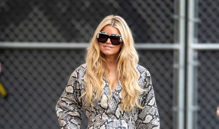 Jessica Simpson on Plastic Surgery Complications