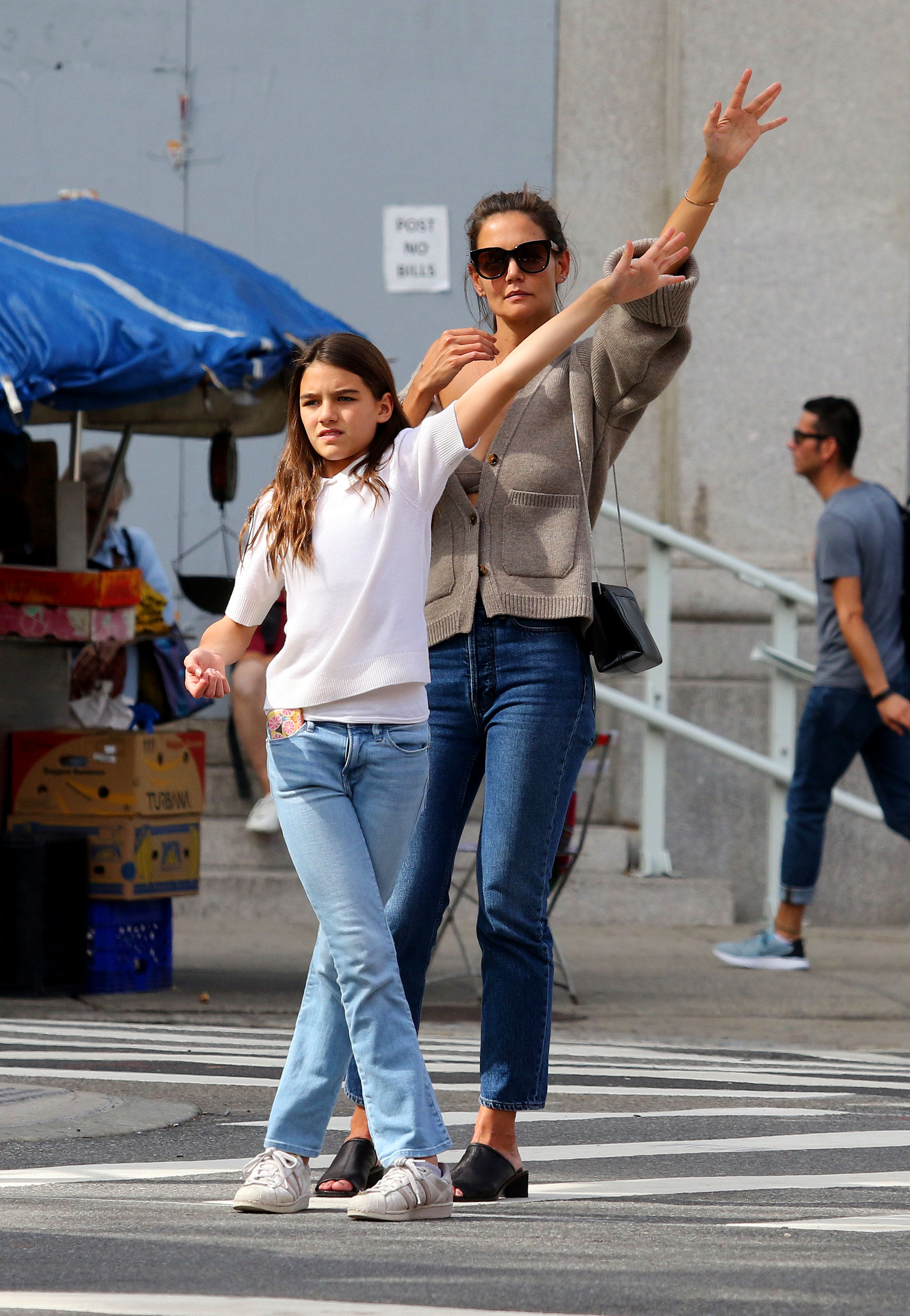 Katie Holmes Suri Cruise Hailing A Cab In NYC ?fit=800%2C1157&quality=86&strip=all