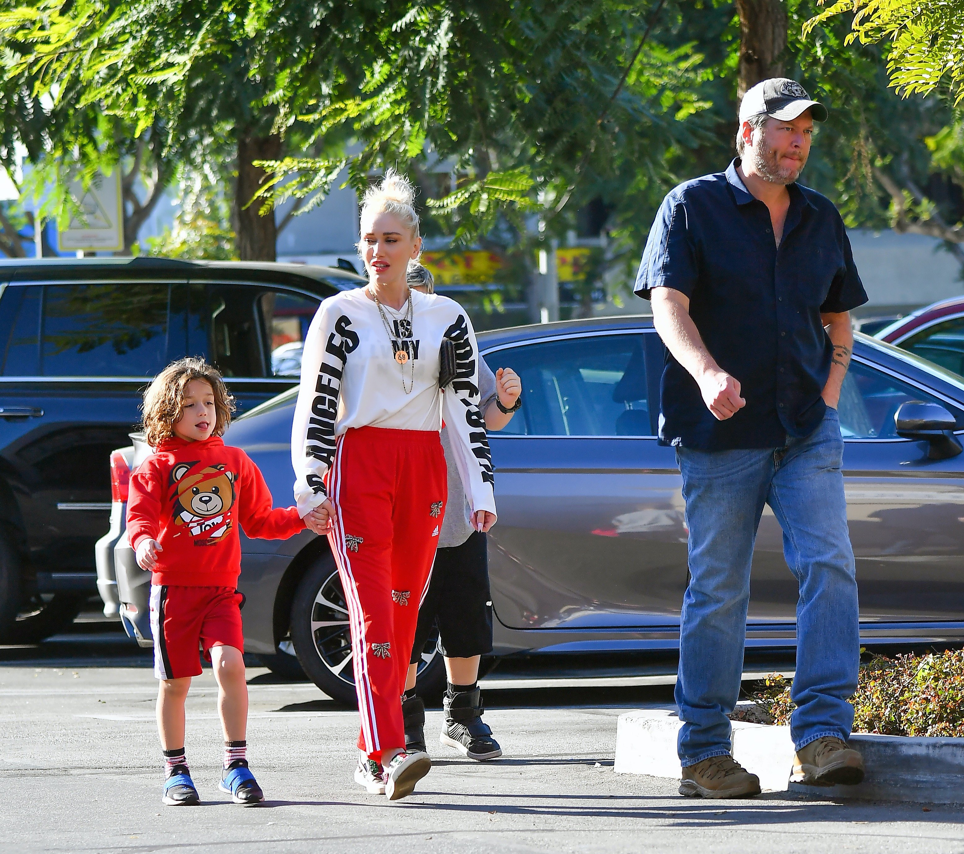 Family Time! Gwen Stefani and Blake Shelton Spotted Grocery Shopping